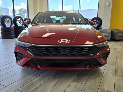 Used 2024 Hyundai Elantra SEL image 2