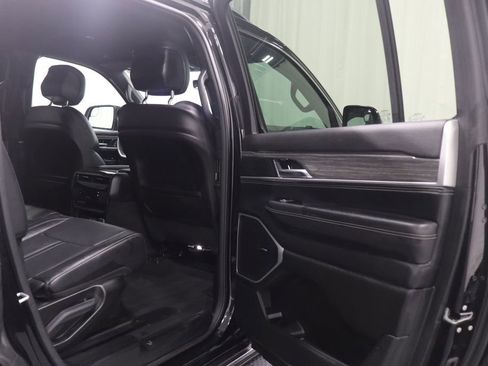 Used 2022 Jeep Wagoneer Series II AWD/4WD image 19