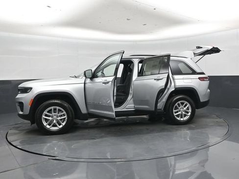 New 2026 Jeep Grand Cherokee Laredo w/ Trailer Tow Package AWD/4WD image 50
