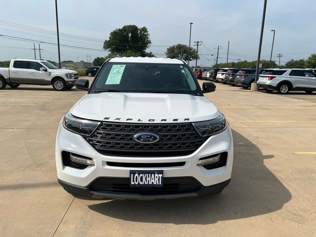 Used 2023 Ford Explorer XLT w/ Equipment Group 202A AWD/4WD image 2
