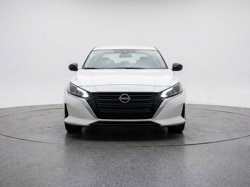 Used 2025 Nissan Altima 2.5 SV FWD image 1