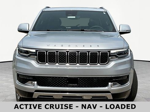 Used 2022 Jeep Wagoneer Series III w/ Premium Group I AWD/4WD image 2