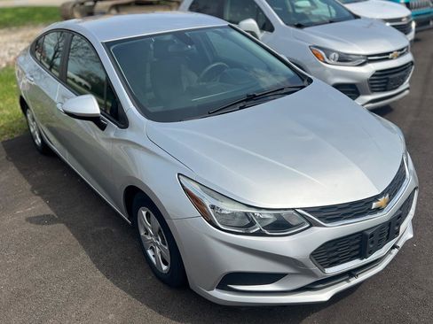Used 2017 Chevrolet Cruze LS FWD image 6