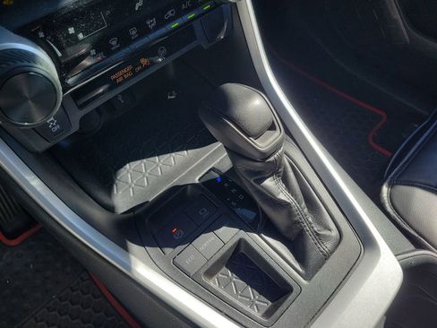 Used 2020 Toyota RAV4 LE image 28