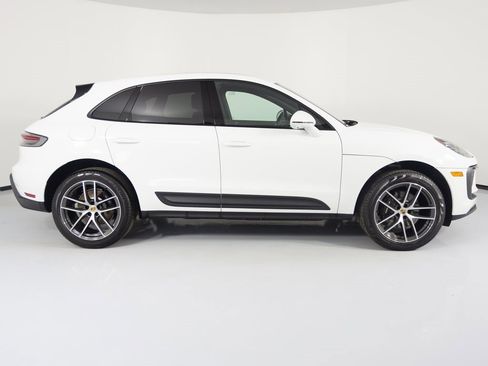 New 2026 Porsche Macan image 8