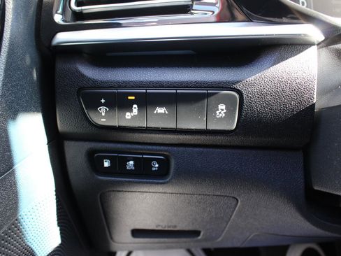 Used 2022 Kia Niro EX image 26