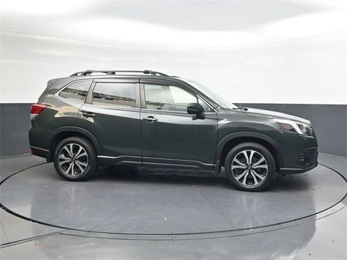 Used 2022 Subaru Forester Limited image 3