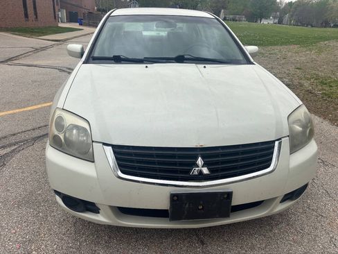 Used 2009 Mitsubishi Galant ES FWD image 2