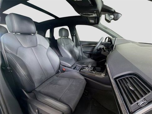Used 2022 Audi SQ5 Premium image 30