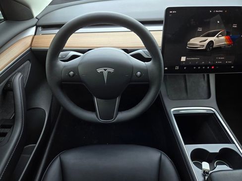 Used 2023 Tesla Model 3 Standard Range image 13