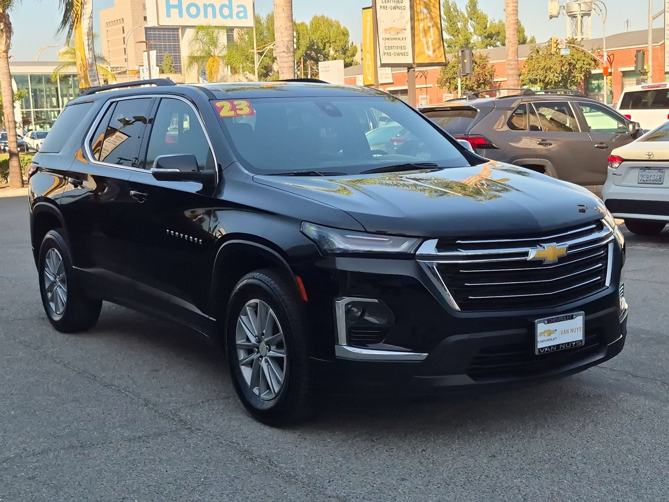 Used 2023 Chevrolet Traverse LT w/ LPO, Floor Liner Package FWD image 3