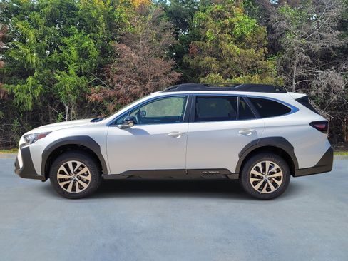 Used 2025 Subaru Outback Premium image 21