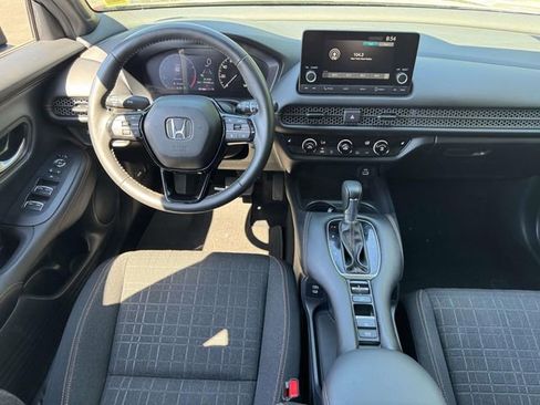 Used 2024 Honda HR-V Sport image 11