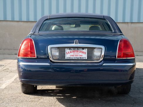 Used 2007 Lincoln Town Car Signature RWD image 14