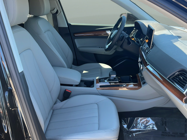 Used 2023 Audi Q5 2.0T Premium w/ Convenience Package AWD/4WD image 16