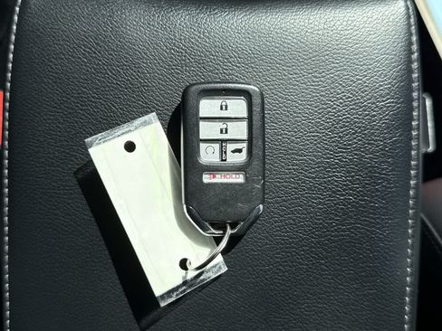 Used 2021 Honda CR-V Touring image 23