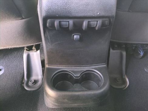 Used 2017 Jeep Wrangler Unlimited Rubicon w/ Connectivity Group image 15