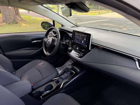 Used 2021 Toyota Corolla LE FWD image 12