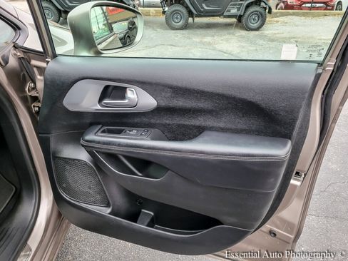 Used 2018 Chrysler Pacifica Touring Plus image 34