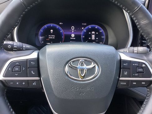 Used 2024 Toyota Highlander Limited image 19