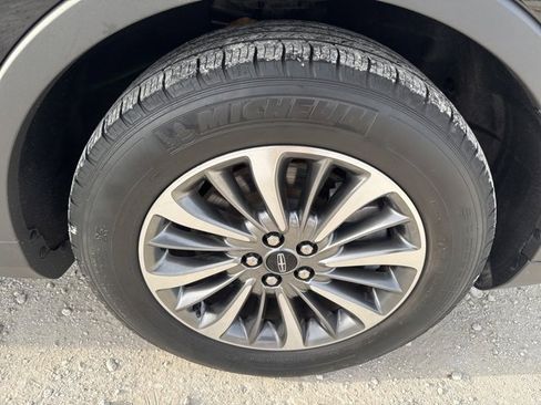 Used 2022 Lincoln Nautilus FWD w/ Premium Package image 26