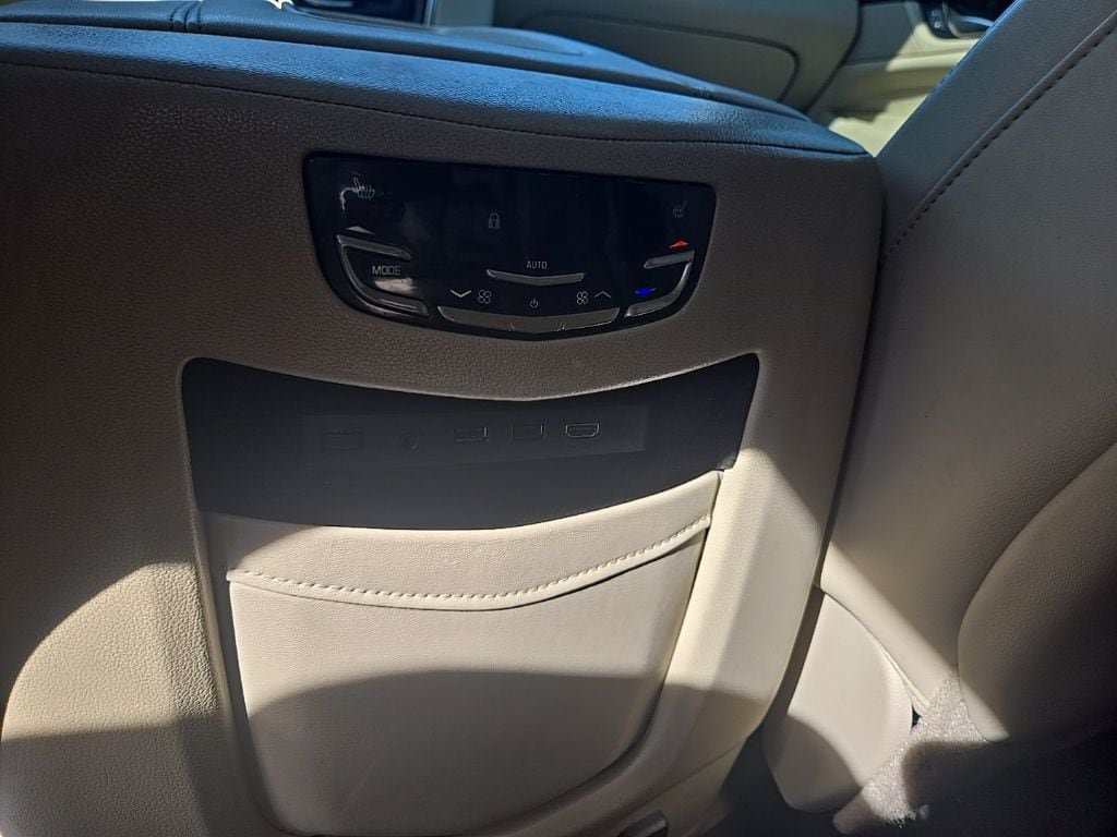 Used 2019 Cadillac Escalade Premium Luxury AWD/4WD image 25