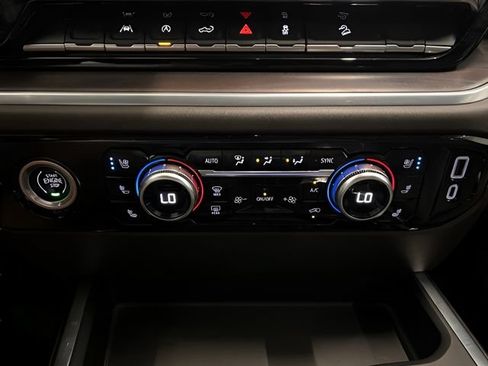 Used 2022 GMC Sierra 1500 SLT AWD/4WD image 27