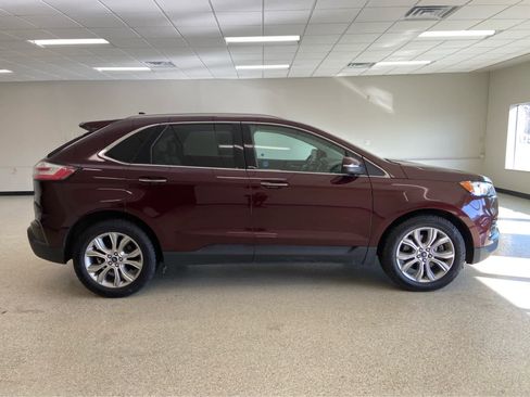 Used 2019 Ford Edge Titanium image 4