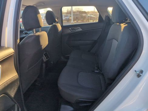 Used 2023 Kia Sportage LX image 9