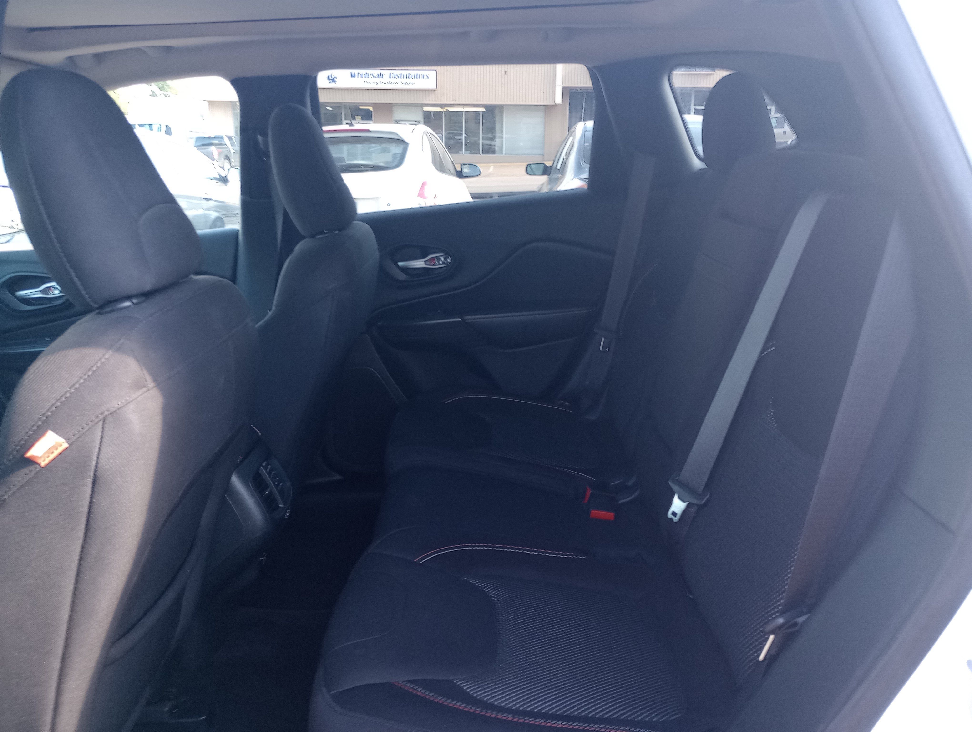 Used 2016 Jeep Cherokee 75th Anniversary FWD image 15