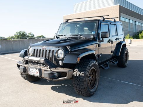 Used 2017 Jeep Wrangler Unlimited Sahara AWD/4WD image 3