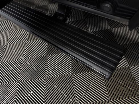 Used 2025 Ford Expedition Platinum image 29