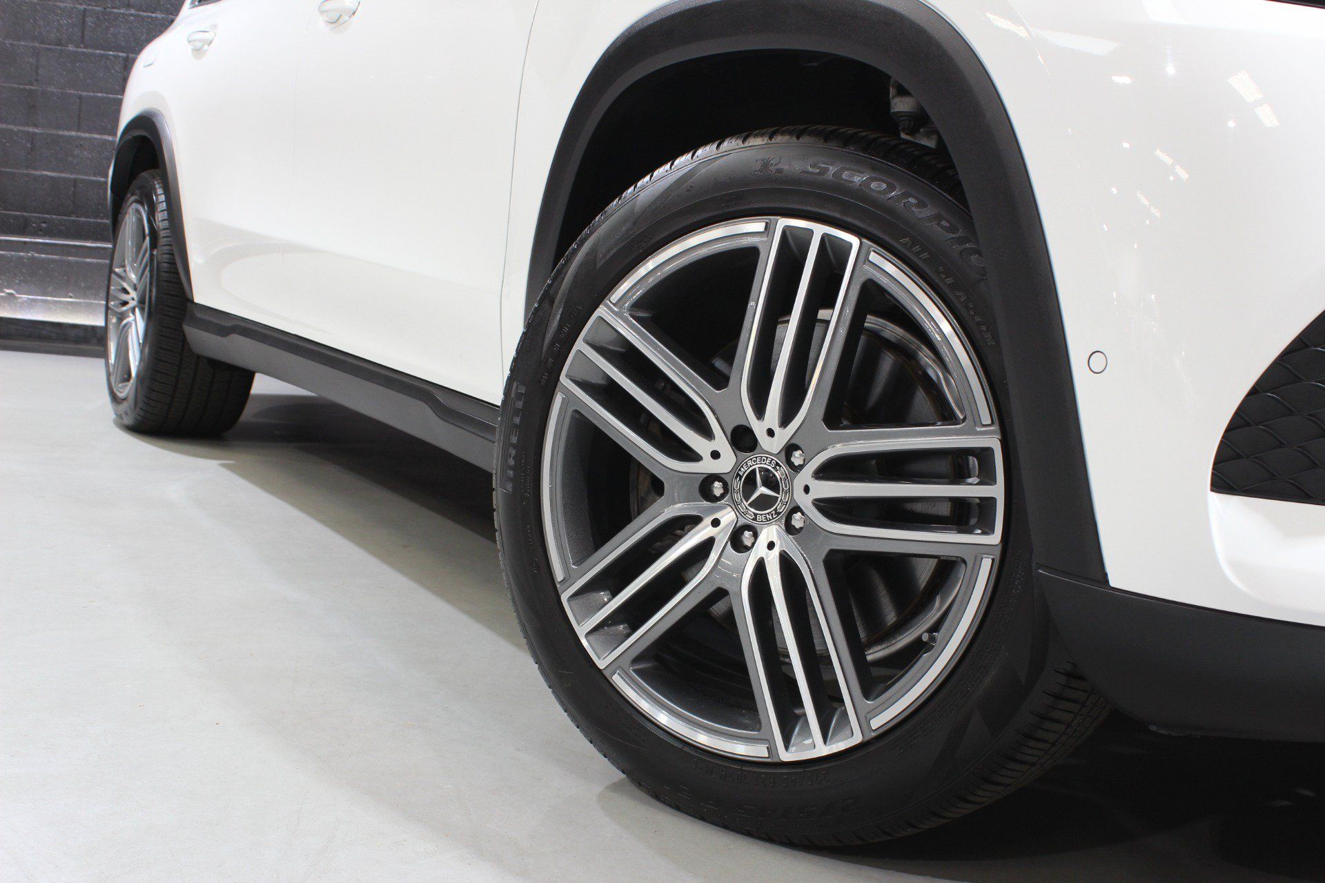 Used 2023 Mercedes-Benz GLS 450 4MATIC image 24