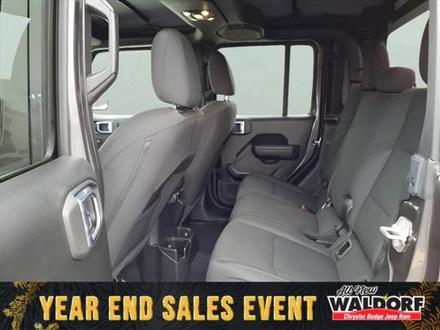 Used 2023 Jeep Gladiator Sport image 10