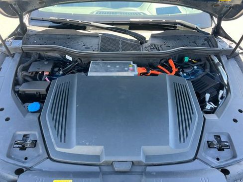 Used 2019 Audi e-tron Prestige w/ Prestige Package AWD/4WD image 28