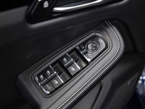 Certified 2025 Porsche Macan Turbo image 22