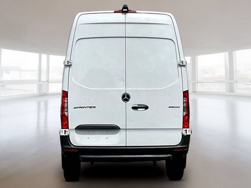 Used 2025 Mercedes-Benz Sprinter 2500 image 5