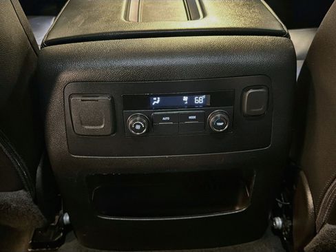 Used 2018 Chevrolet Suburban LT AWD/4WD image 26