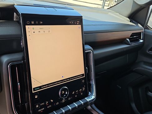 Used 2025 GMC Yukon XL Denali AWD/4WD image 15