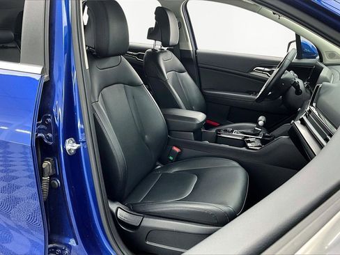 Used 2024 Kia Sportage EX image 7