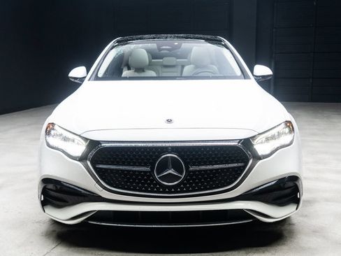 Used 2025 Mercedes-Benz E 350 Sedan image 3