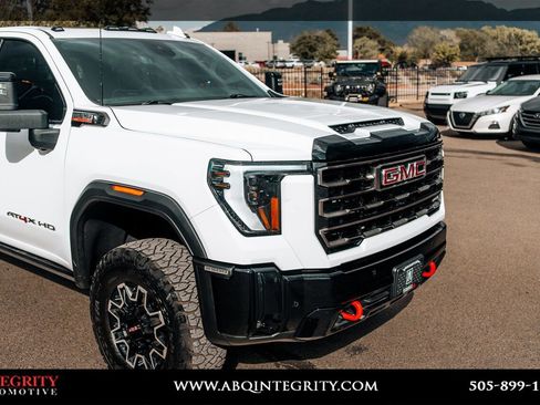 Used 2025 GMC Sierra 2500 AT4X image 9