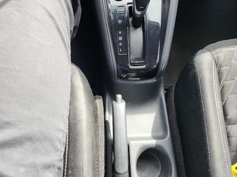 Used 2022 Nissan Kicks S FWD image 27