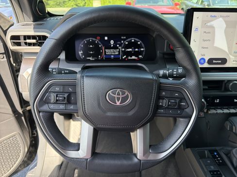 Used 2025 Toyota 4Runner TRD Off-Road Premium AWD/4WD image 24