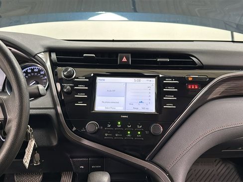Used 2020 Toyota Camry LE image 10