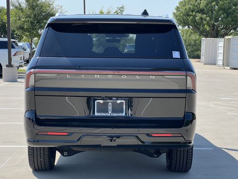 New 2025 Lincoln Navigator L Reserve image 8