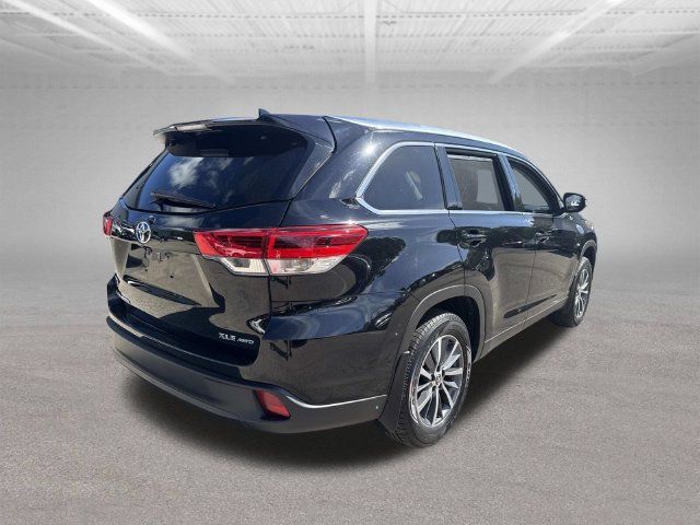 Used 2019 Toyota Highlander XLE AWD/4WD image 11