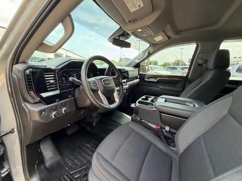 Used 2025 GMC Sierra 1500 Elevation AWD/4WD image 4