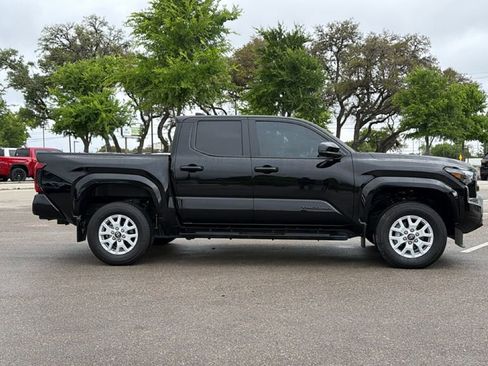 Used 2024 Toyota Tacoma SR5 AWD/4WD image 4