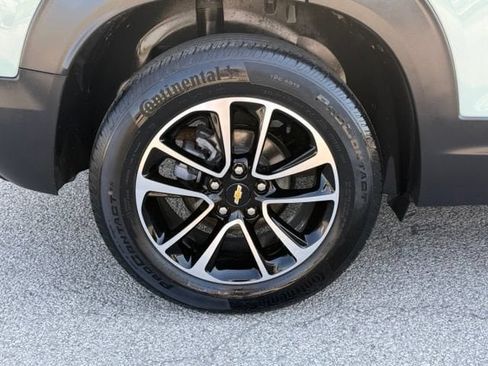 Certified 2025 Chevrolet TrailBlazer LT w/ Convenience Package FWD image 10